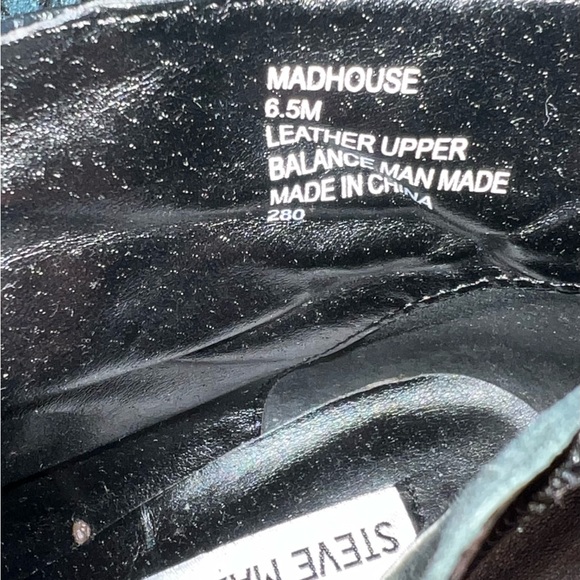 Steve Madden “Madhouse” Buckle Black Leather Gold Studded Ankle Boots Size 6.5! - Picture 11 of 14